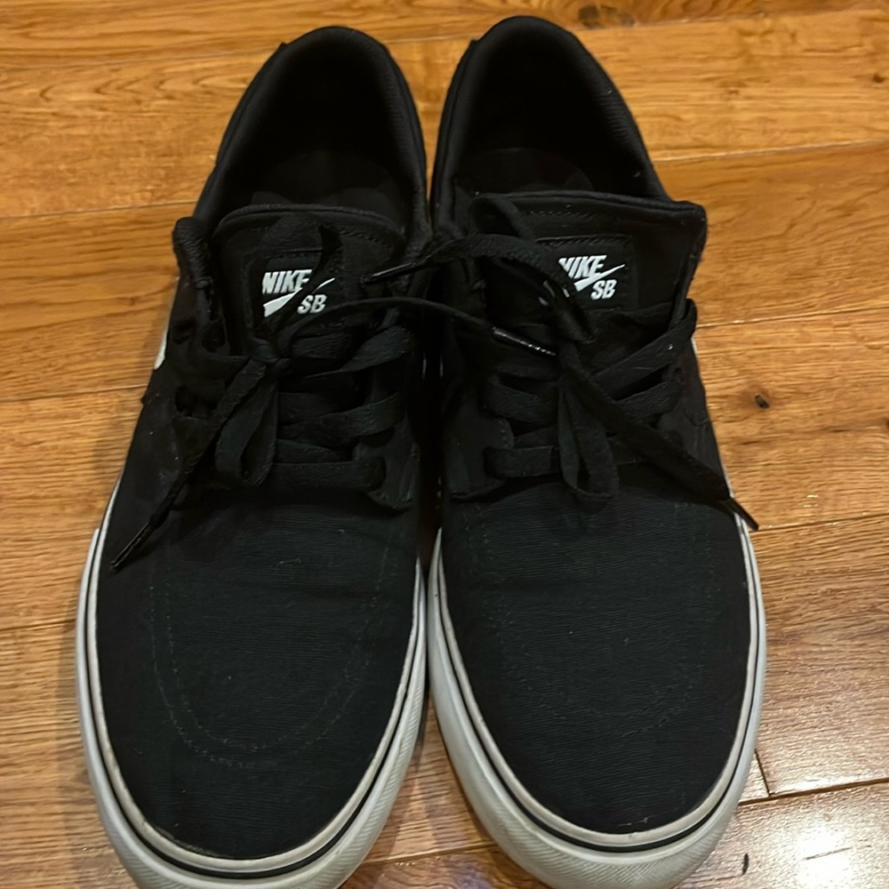 Black Nike sneakers- canvas